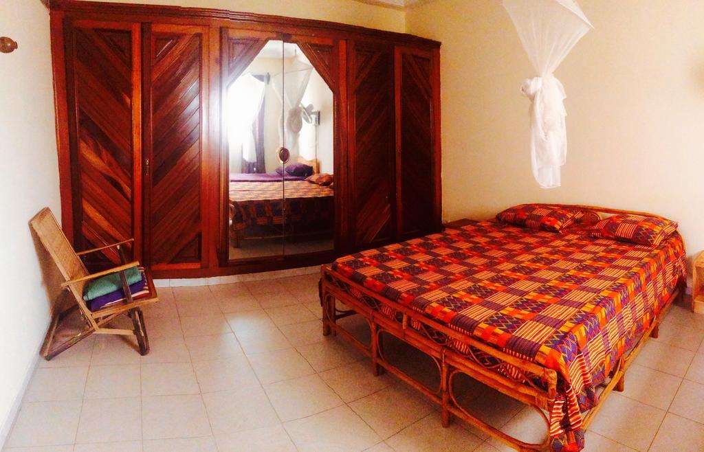 Ker Jahkarlo Hotel Yoff Kültér fotó