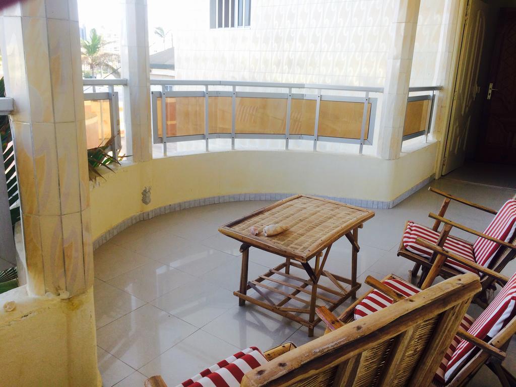 Ker Jahkarlo Hotel Yoff Kültér fotó