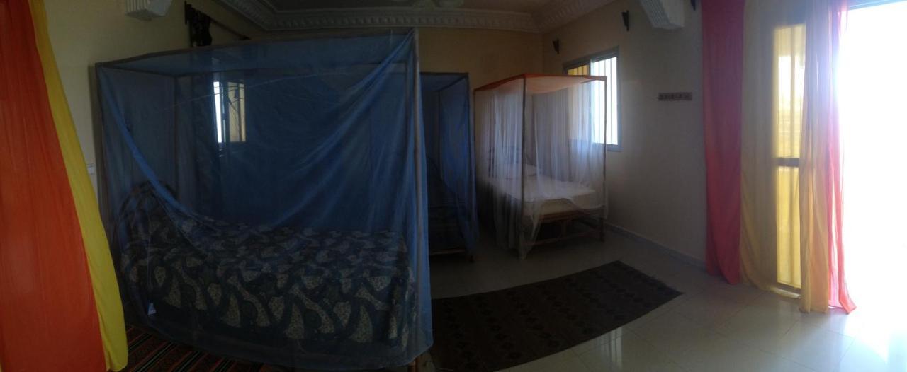 Ker Jahkarlo Hotel Yoff Kültér fotó