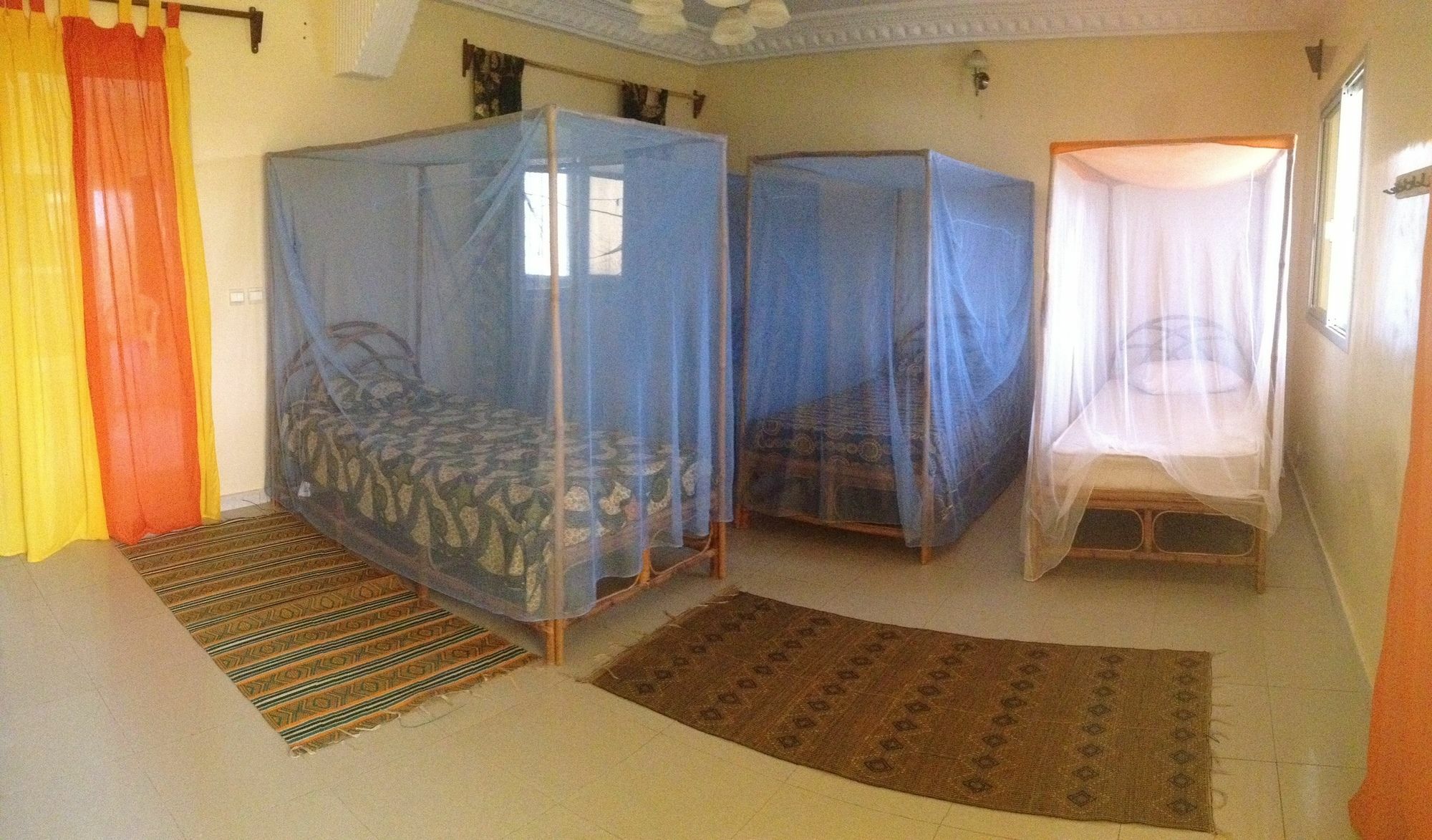 Ker Jahkarlo Hotel Yoff Kültér fotó