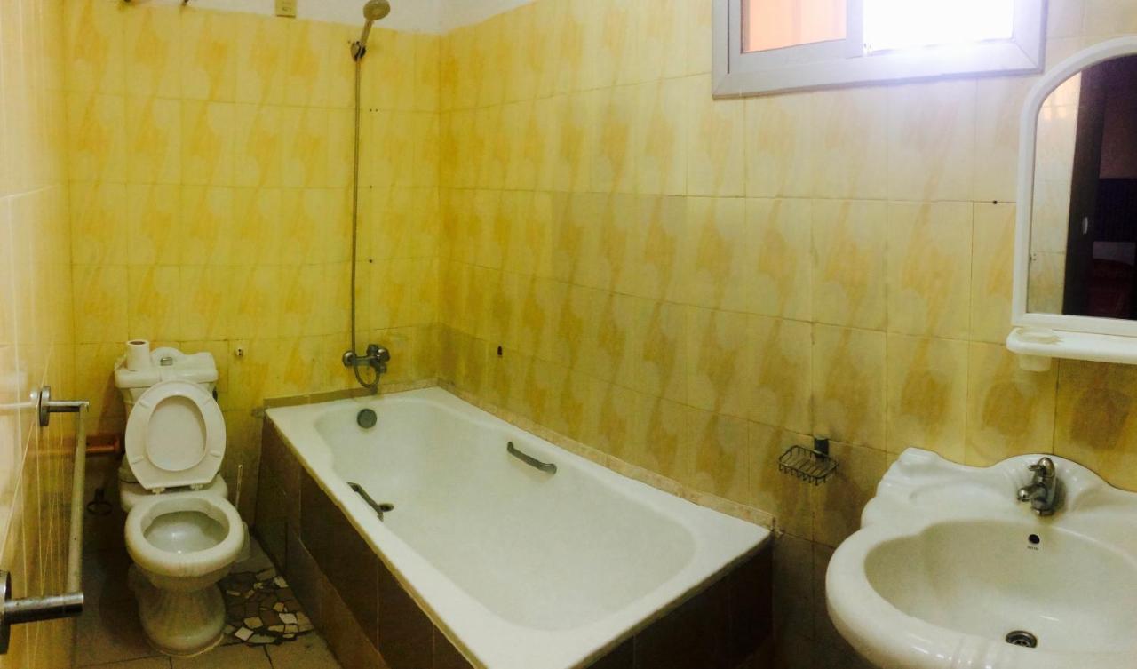 Ker Jahkarlo Hotel Yoff Kültér fotó
